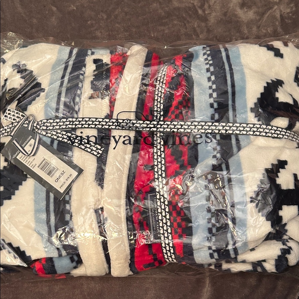 Cozy Geometric Patterned Blanket Vineyard Vines NWT